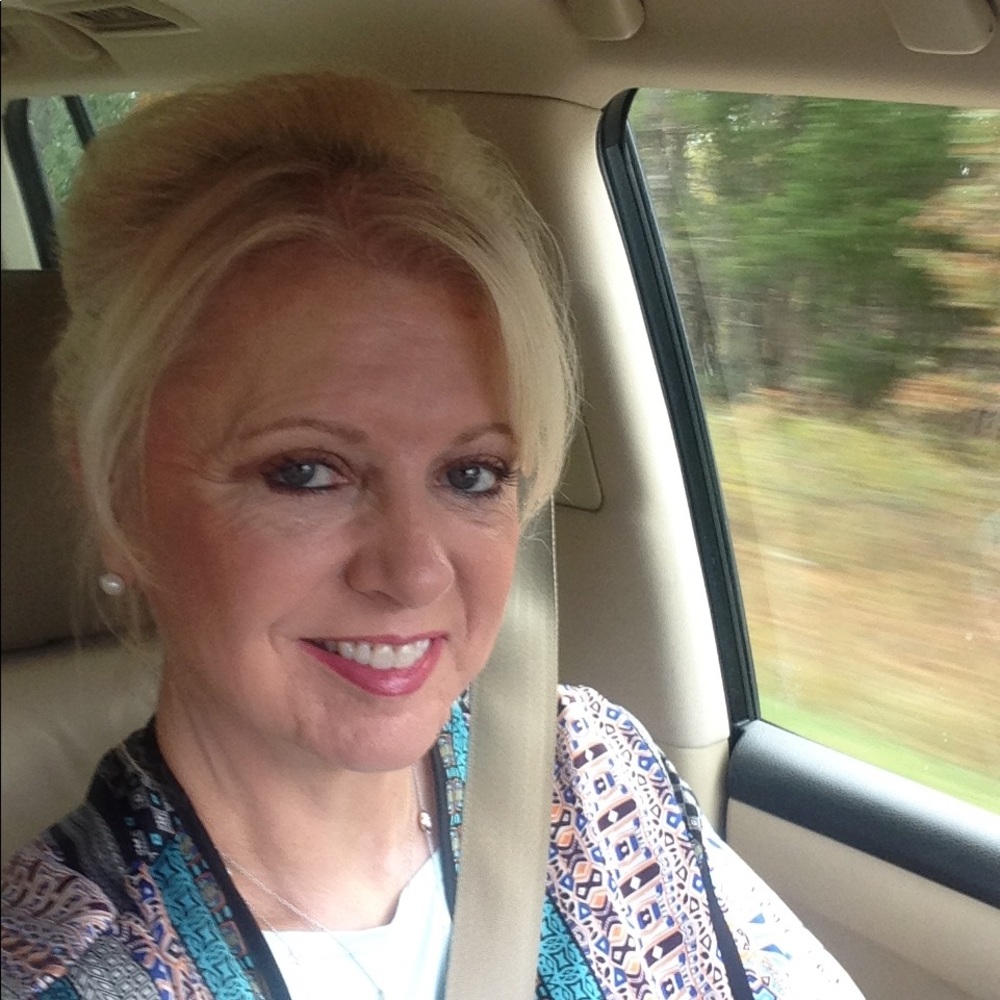 Meet your Posher, Debbye